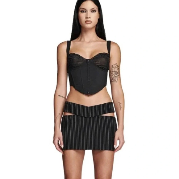 I am Gia NWT Havena Pin Stripe Streetwear Mini Skirt with Cutout Hips C6 - Picture 1 of 4